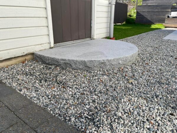 Granit trappblock grå halvrund 150x100x15cm